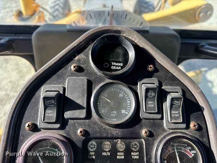 image for item DU3366 2000 Champion 710A VHP motor grader