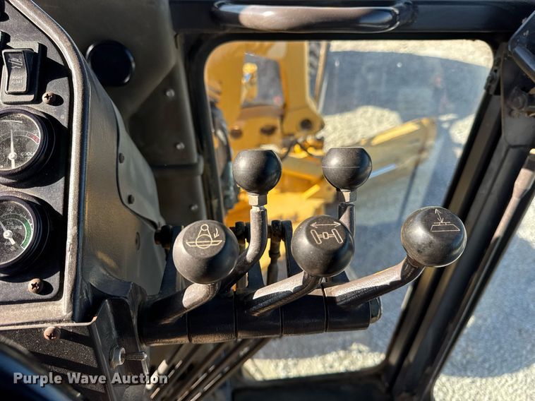 image for item DU3366 2000 Champion 710A VHP motor grader