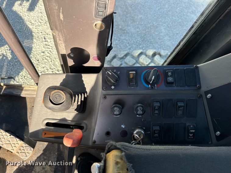 image for item DU3366 2000 Champion 710A VHP motor grader