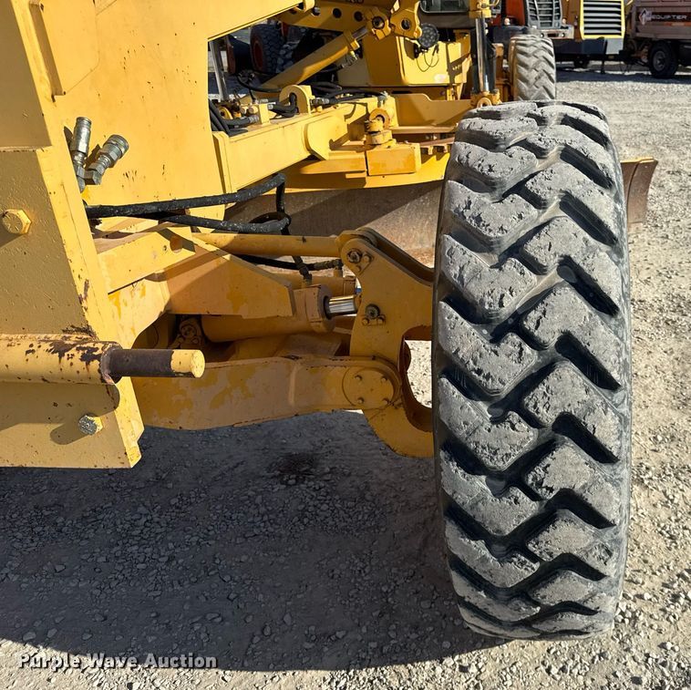 image for item DU3366 2000 Champion 710A VHP motor grader