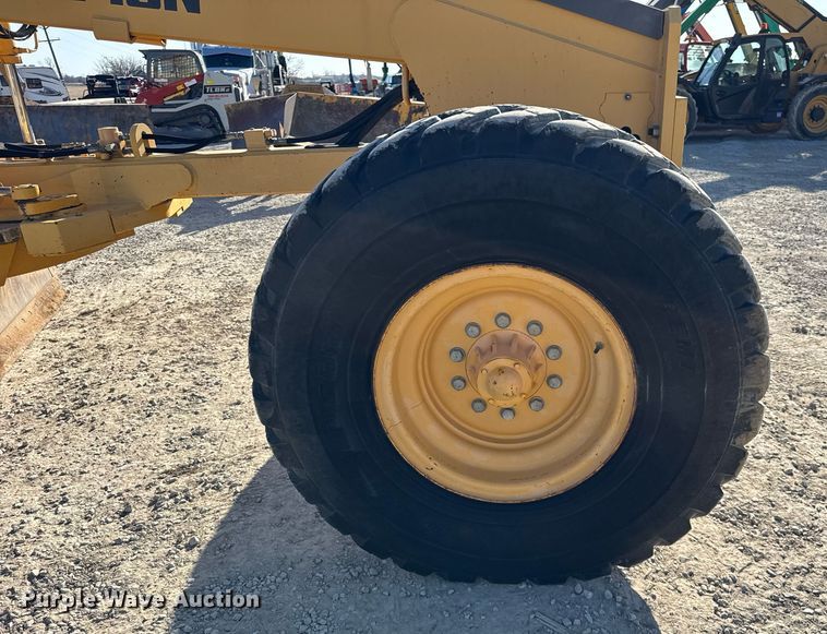 image for item DU3366 2000 Champion 710A VHP motor grader