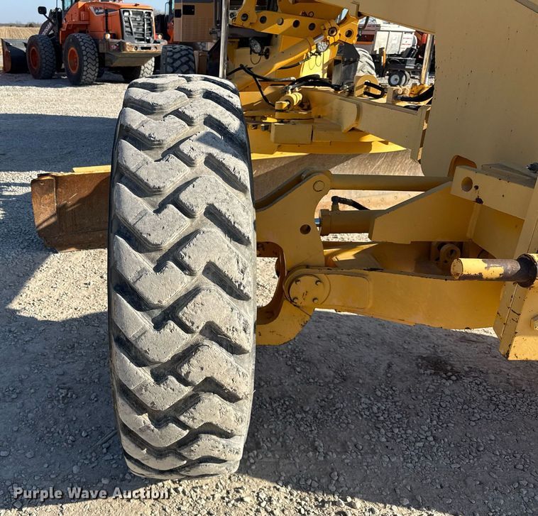 image for item DU3366 2000 Champion 710A VHP motor grader