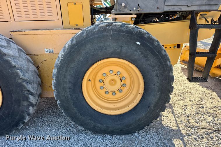 image for item DU3366 2000 Champion 710A VHP motor grader