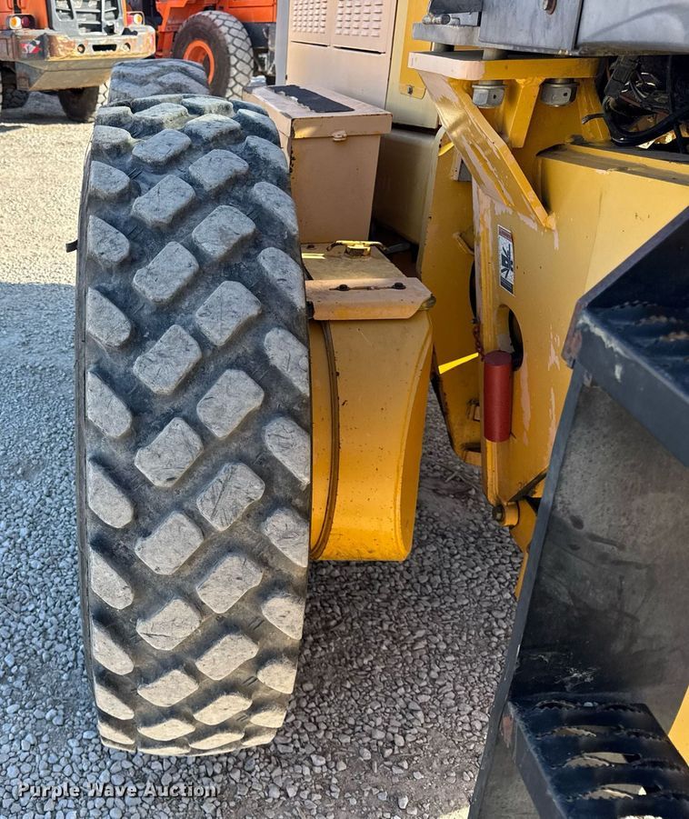 image for item DU3366 2000 Champion 710A VHP motor grader