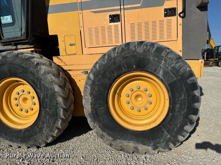 image for item DU3366 2000 Champion 710A VHP motor grader