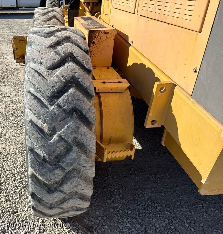 image for item DU3366 2000 Champion 710A VHP motor grader