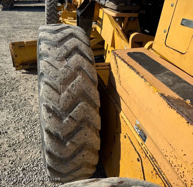 image for item DU3366 2000 Champion 710A VHP motor grader