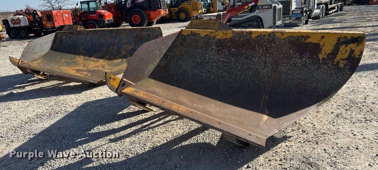 image for item DU3366 2000 Champion 710A VHP motor grader