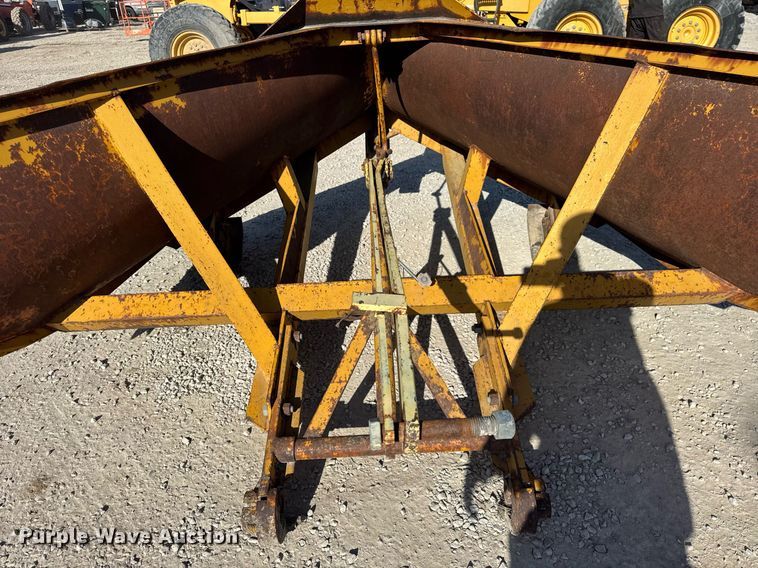 image for item DU3366 2000 Champion 710A VHP motor grader