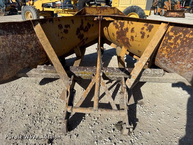 image for item DU3366 2000 Champion 710A VHP motor grader