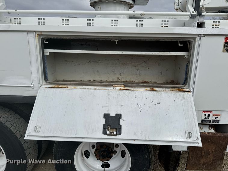 image for item DU9681 2015 Freightliner Business Class M2 crane truck