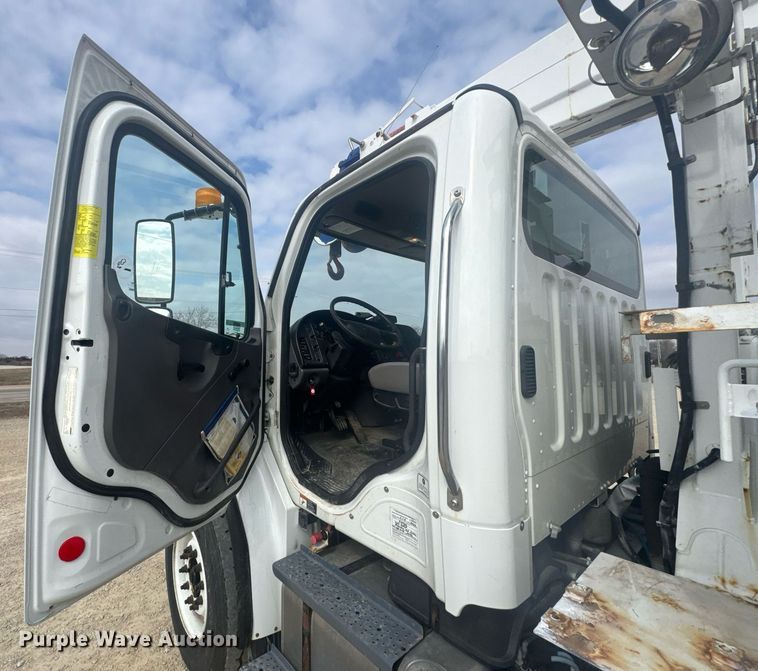 image for item DU9681 2015 Freightliner Business Class M2 crane truck