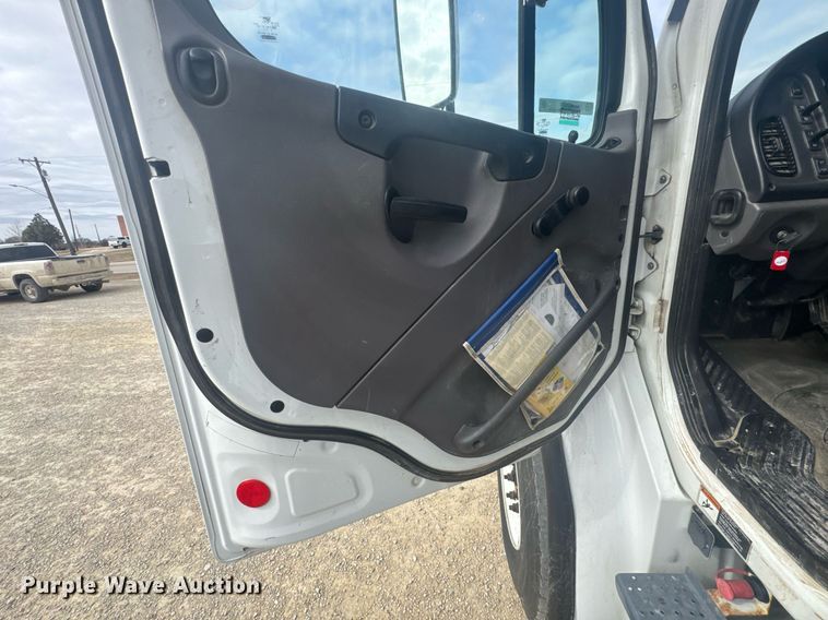 image for item DU9681 2015 Freightliner Business Class M2 crane truck