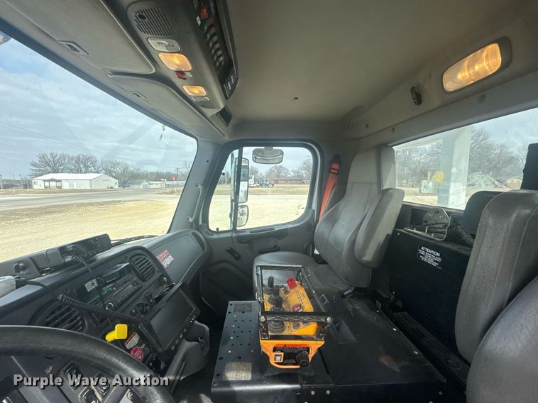 image for item DU9681 2015 Freightliner Business Class M2 crane truck