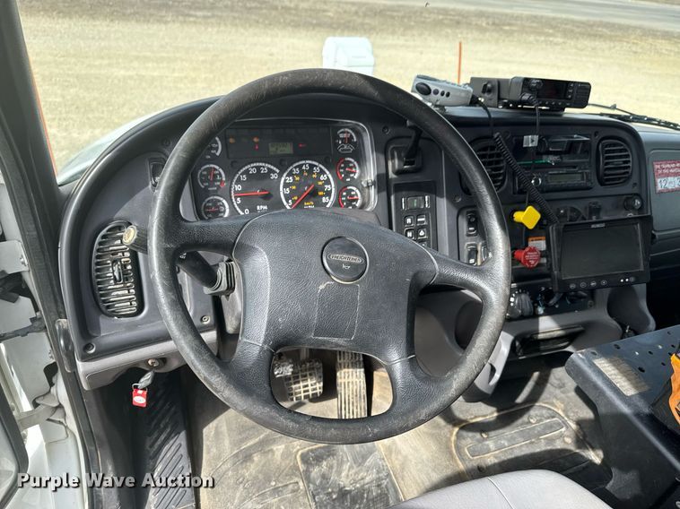 image for item DU9681 2015 Freightliner Business Class M2 crane truck