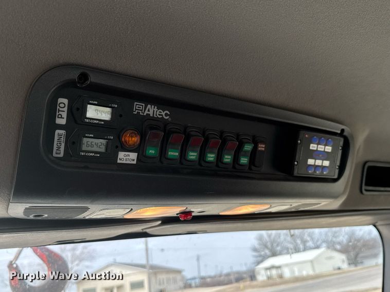 image for item DU9681 2015 Freightliner Business Class M2 crane truck