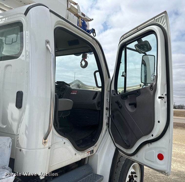 image for item DU9681 2015 Freightliner Business Class M2 crane truck