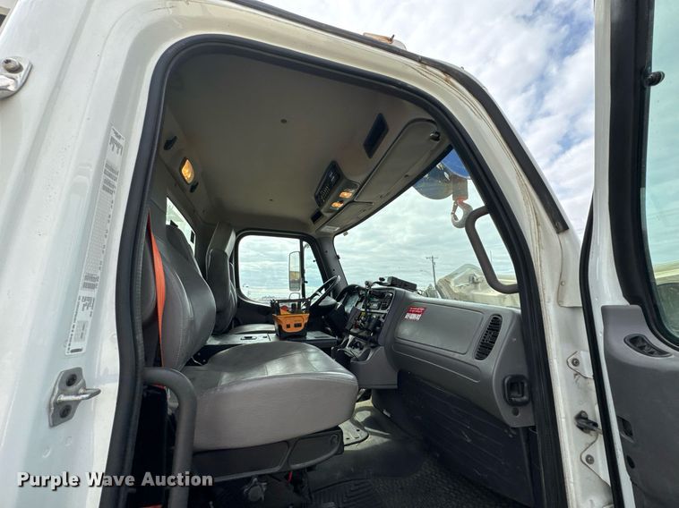 image for item DU9681 2015 Freightliner Business Class M2 crane truck