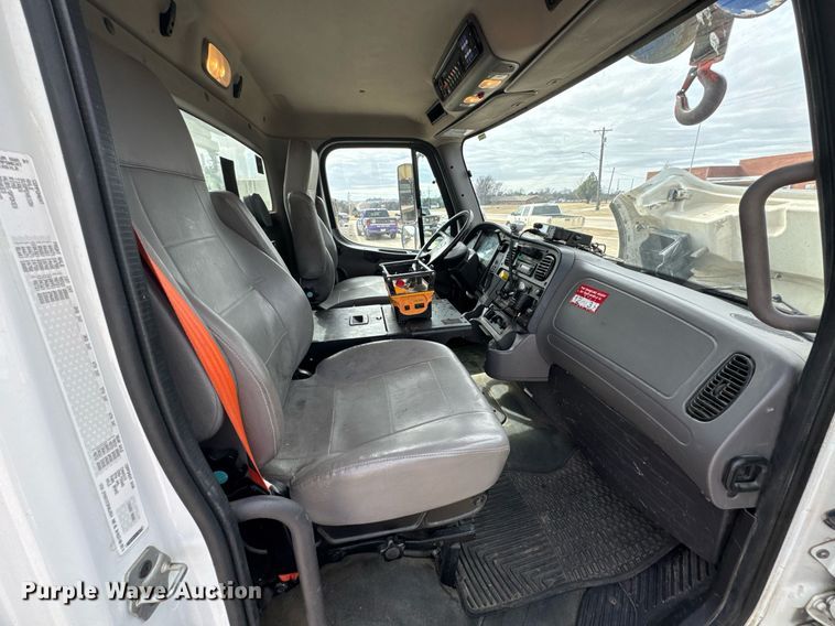 image for item DU9681 2015 Freightliner Business Class M2 crane truck