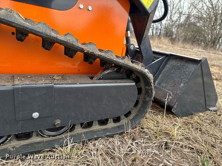 image for item DU9685 Compact utility loader