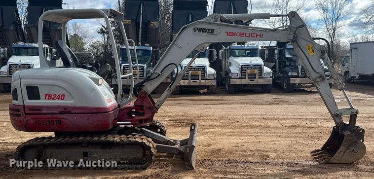 image for item DU9723 2017 Takeuchi TB240 mini excavator