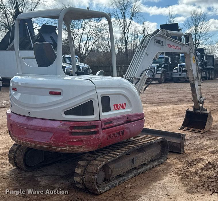 image for item DU9723 2017 Takeuchi TB240 mini excavator
