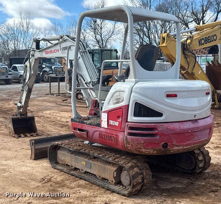 image for item DU9723 2017 Takeuchi TB240 mini excavator