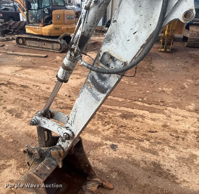 image for item DU9723 2017 Takeuchi TB240 mini excavator