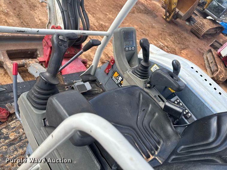 image for item DU9723 2017 Takeuchi TB240 mini excavator