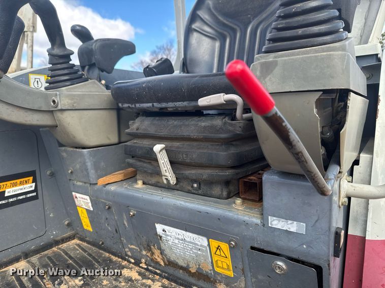 image for item DU9723 2017 Takeuchi TB240 mini excavator