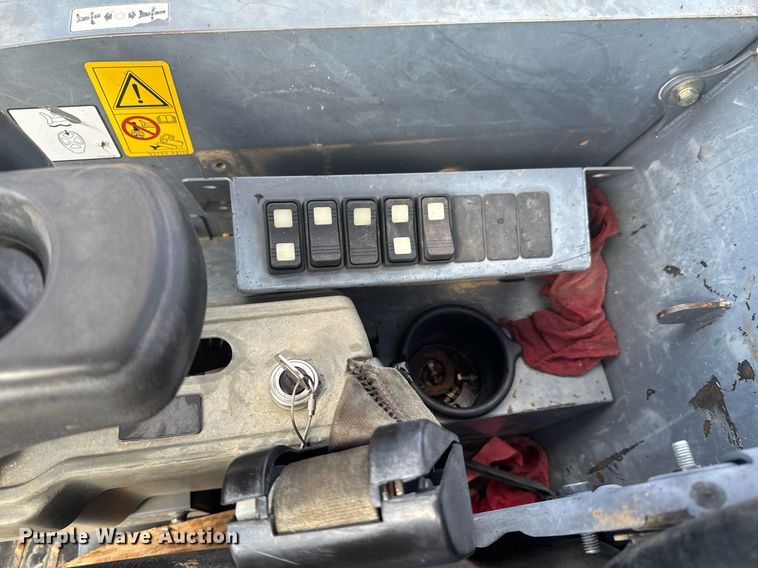 image for item DU9723 2017 Takeuchi TB240 mini excavator