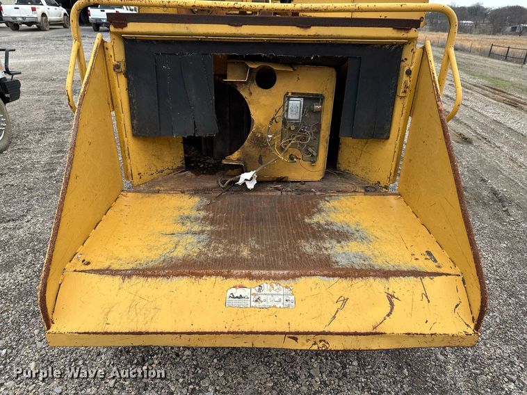 image for item DU9728 Vermeer BC1800A wood chipper