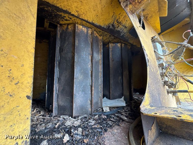 image for item DU9728 Vermeer BC1800A wood chipper