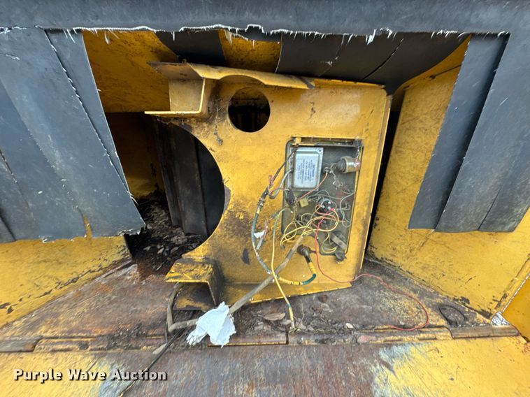 image for item DU9728 Vermeer BC1800A wood chipper