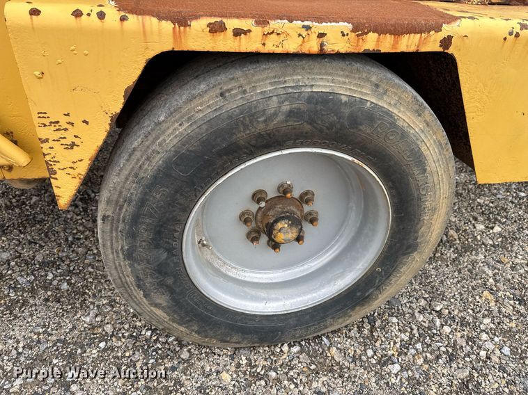 image for item DU9728 Vermeer BC1800A wood chipper