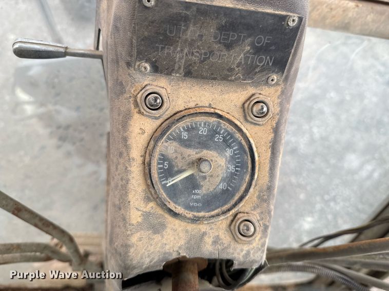 image for item DU9731 1990 Champion 710A motor grader