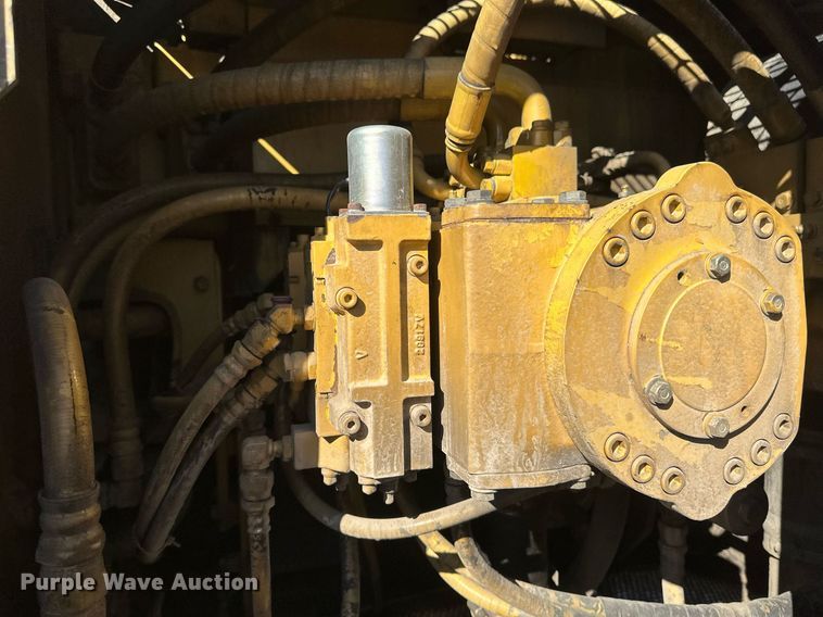 image for item DV0618 2000 Komatsu PC600 LC-6 excavator