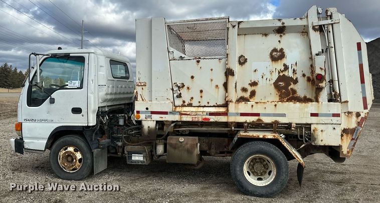 image for item DV0622 1999 Isuzu NPR HD refuse truck