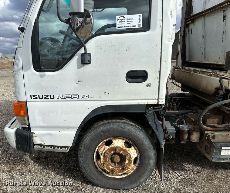 image for item DV0622 1999 Isuzu NPR HD refuse truck