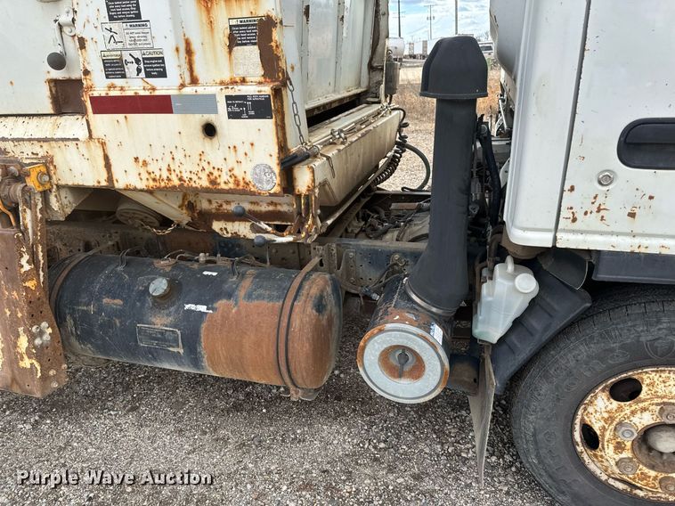 image for item DV0622 1999 Isuzu NPR HD refuse truck