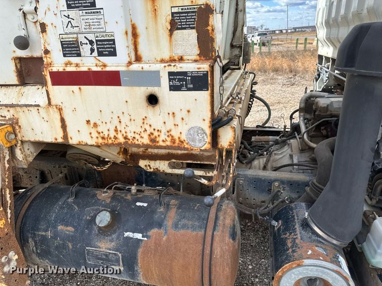 image for item DV0622 1999 Isuzu NPR HD refuse truck