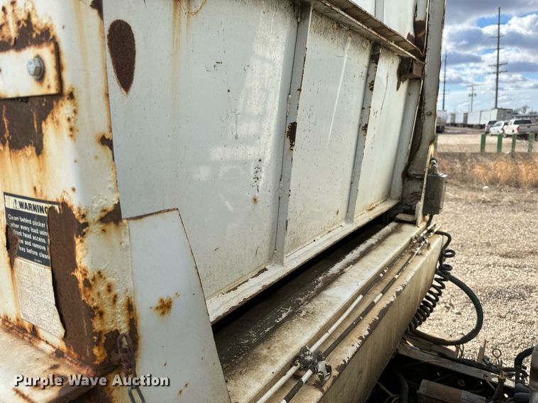 image for item DV0622 1999 Isuzu NPR HD refuse truck