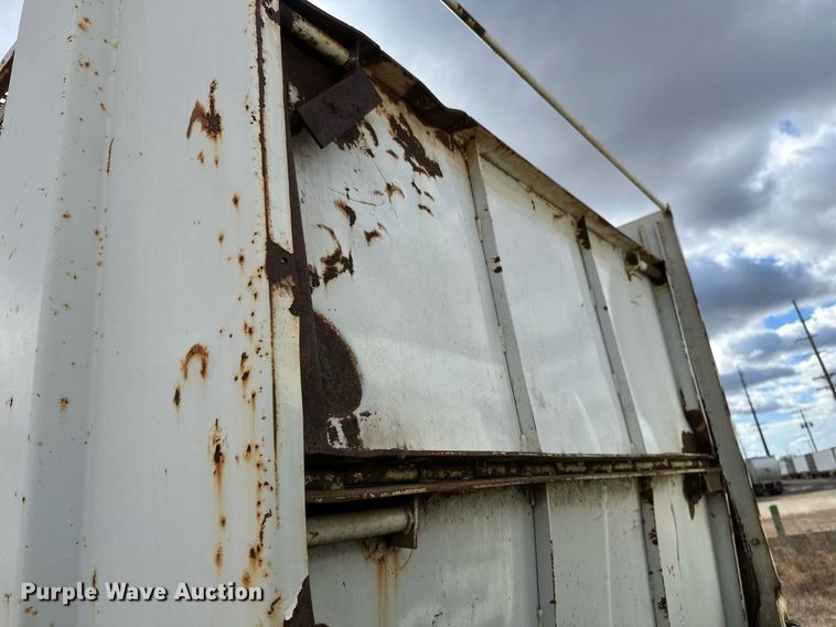 image for item DV0622 1999 Isuzu NPR HD refuse truck