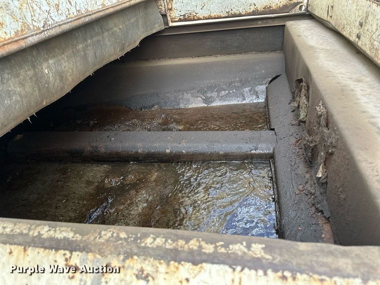 image for item DV0622 1999 Isuzu NPR HD refuse truck