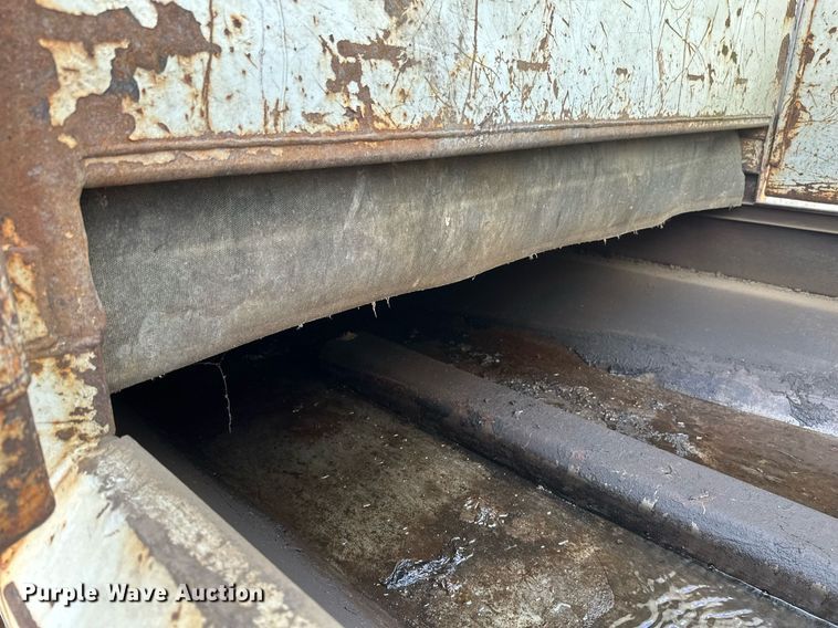 image for item DV0622 1999 Isuzu NPR HD refuse truck