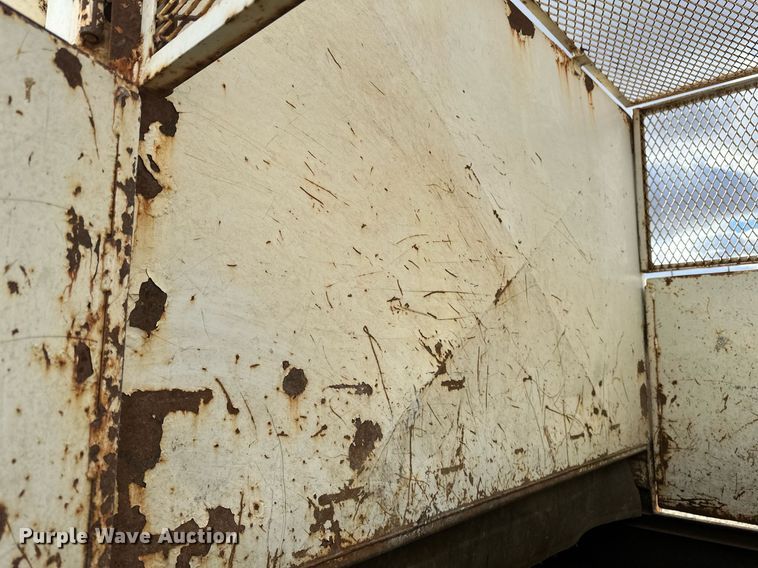 image for item DV0622 1999 Isuzu NPR HD refuse truck