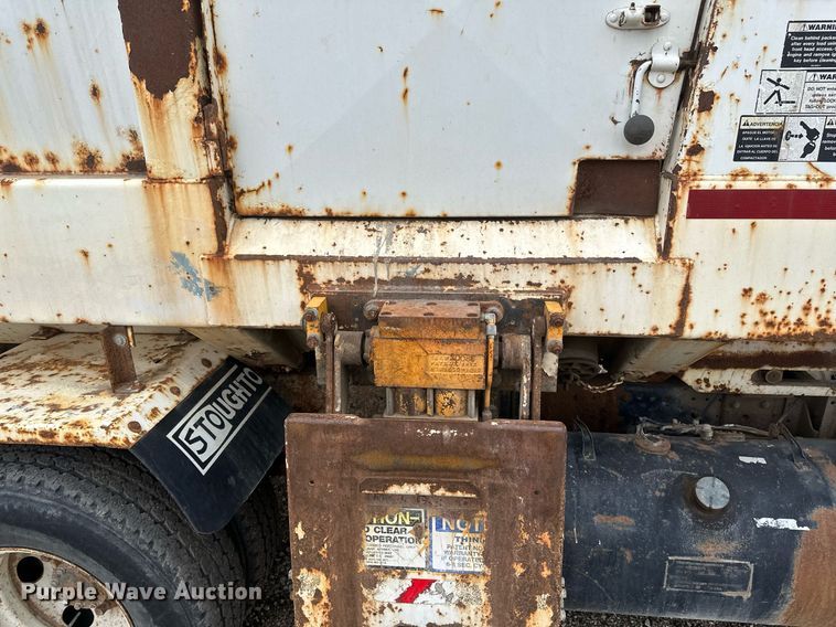 image for item DV0622 1999 Isuzu NPR HD refuse truck