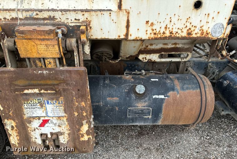 image for item DV0622 1999 Isuzu NPR HD refuse truck