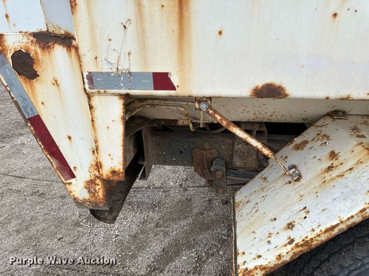 image for item DV0622 1999 Isuzu NPR HD refuse truck