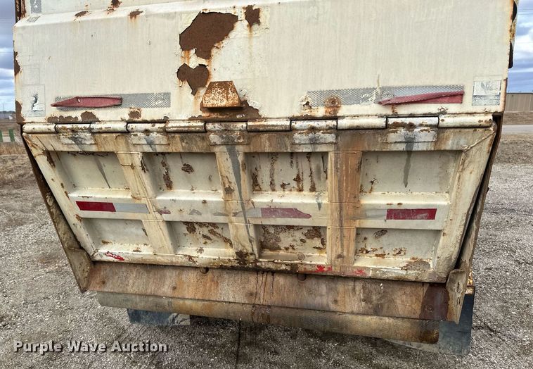 image for item DV0622 1999 Isuzu NPR HD refuse truck